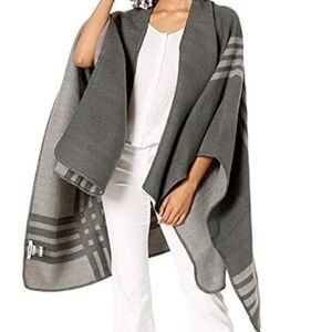 BB Dakota Reversible Poncho Roll with the Ponchos